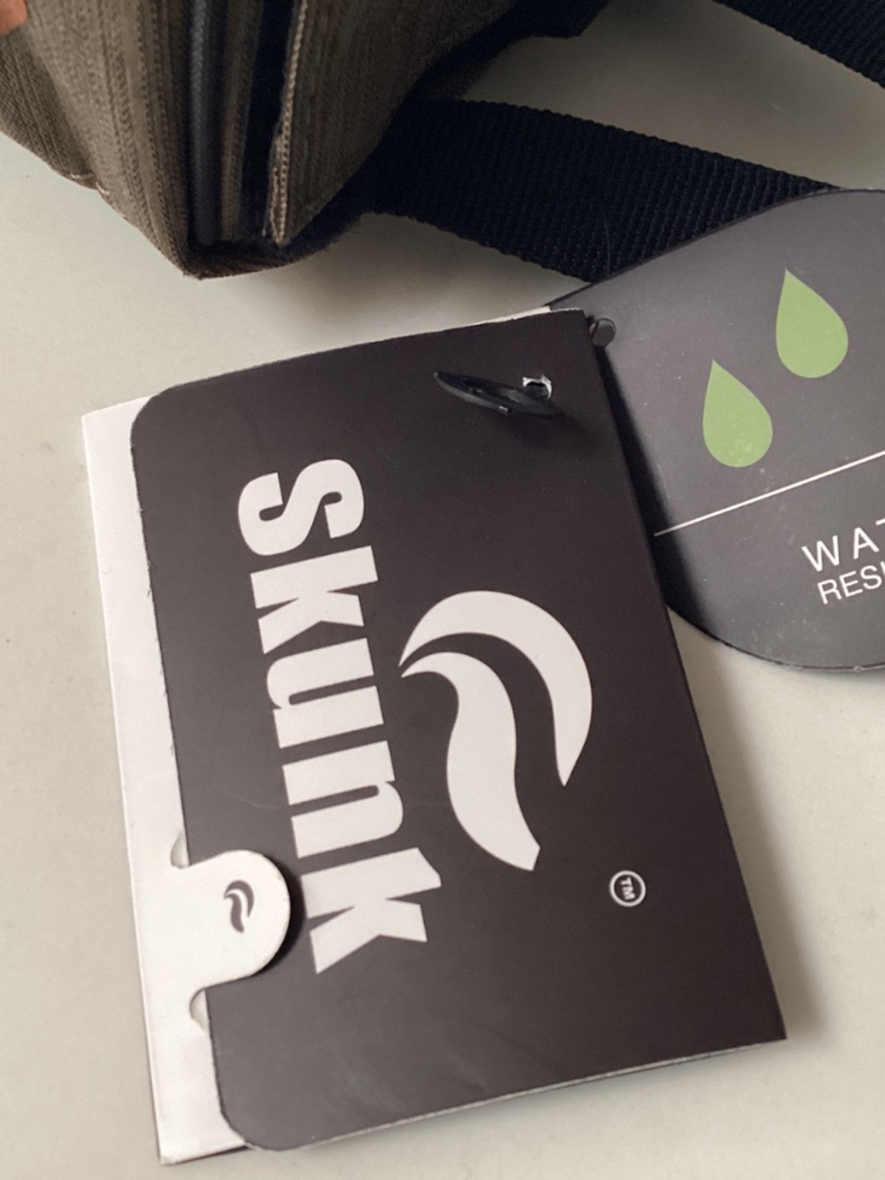 NWT Skunk Smell Proof Smoke Gear Carrying Bag Travel Case Gift Camping Cannabis - Picture 6 of 10
